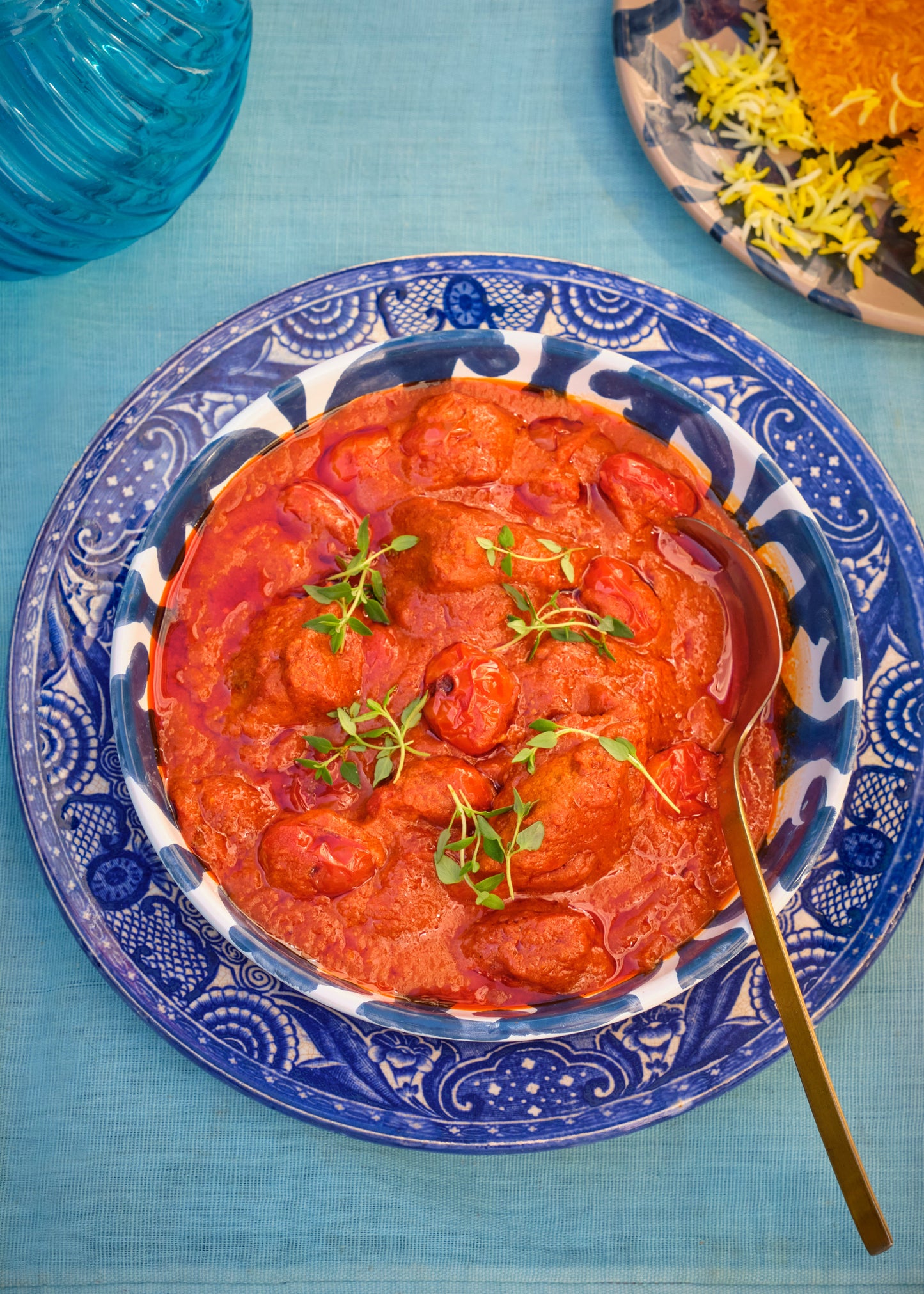 Chicken filet in saffron, garlic and tomato sauce